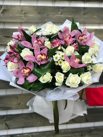 Букет цветов из: Розы и Хризантемы в Дединово