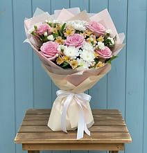 Букет цветов из:  Гвоздики, Орхидеи и Розы в Дединово