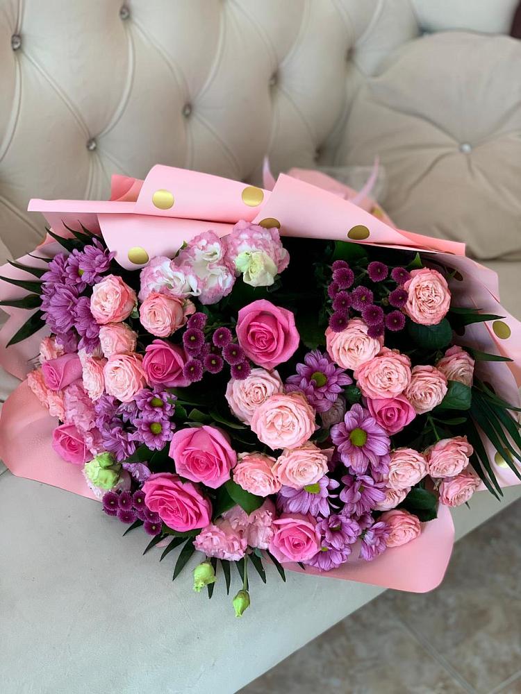 Букет цветов из: Хризантемы, Розы и Лизиантусы в Дединово