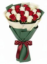 Букет Микс из красных и белых роз в Дединово