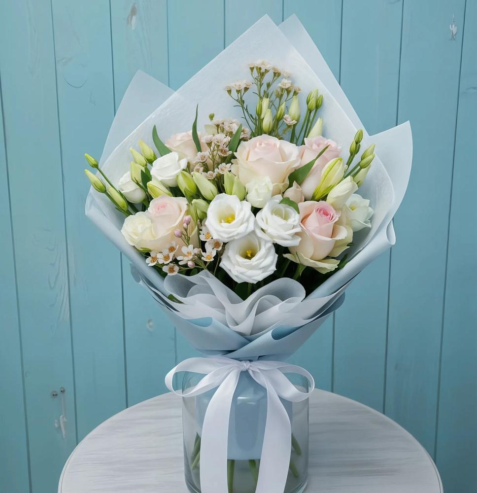 Букет цветов из: Розы и Лизиантусы в Дединово