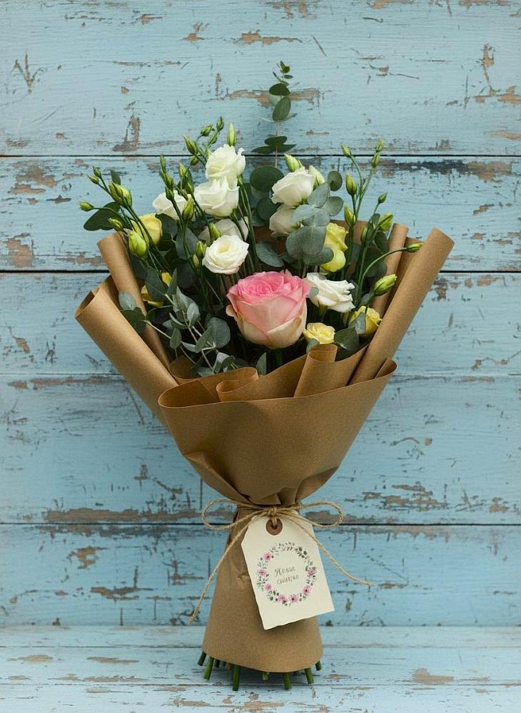 Букет цветов из: Розы и Лизиантусы в Дединово