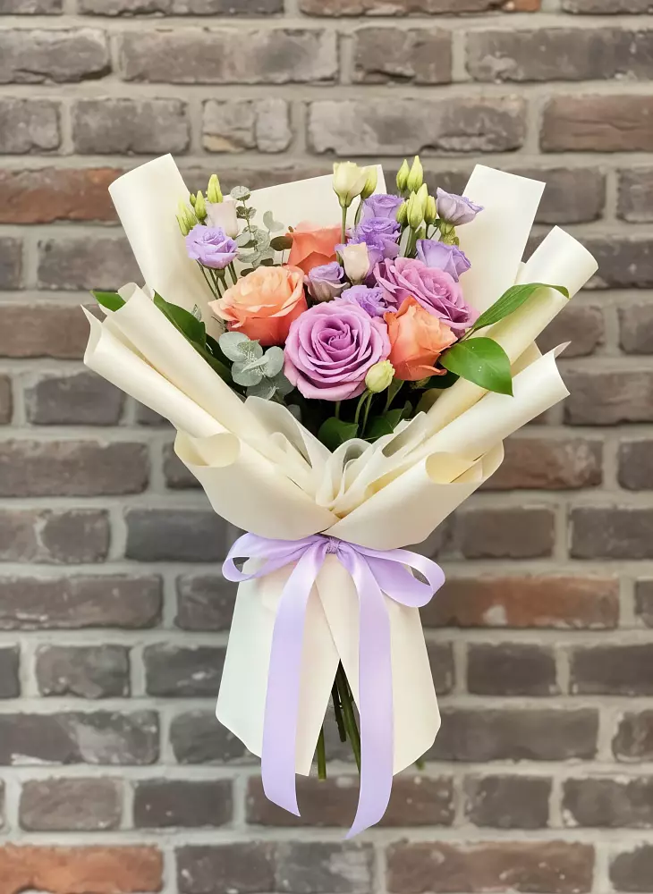 Букет цветов из: Лизиантусы и Розы в Дединово