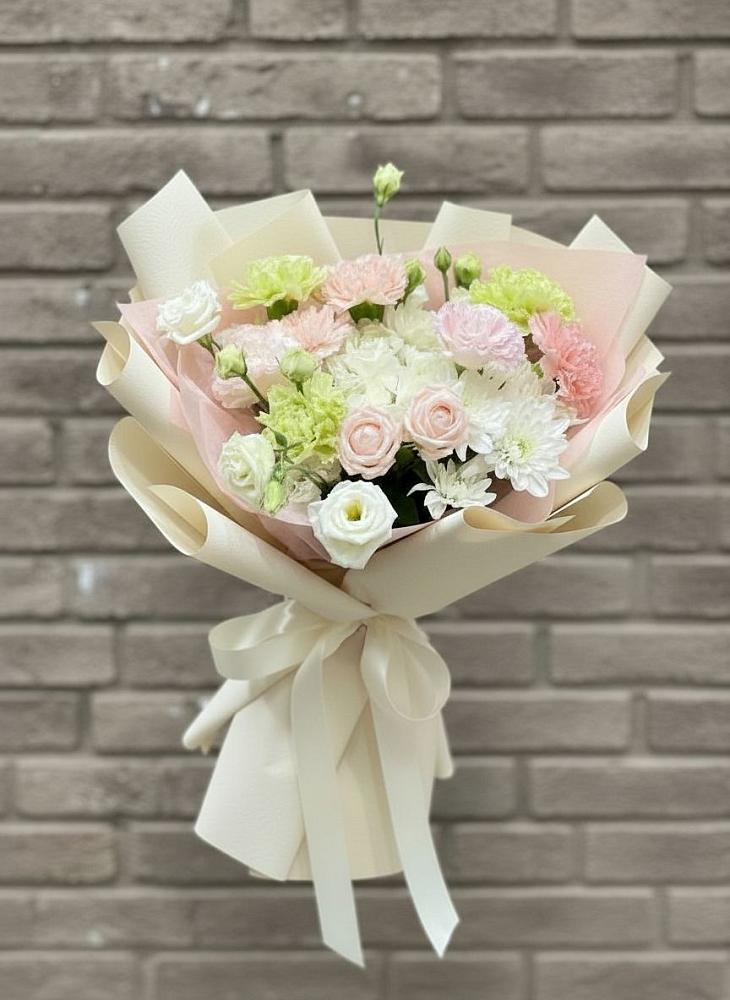 Букет цветов из: Гвоздики, Розы, Лизиантусы и Хризантемы в Дединово