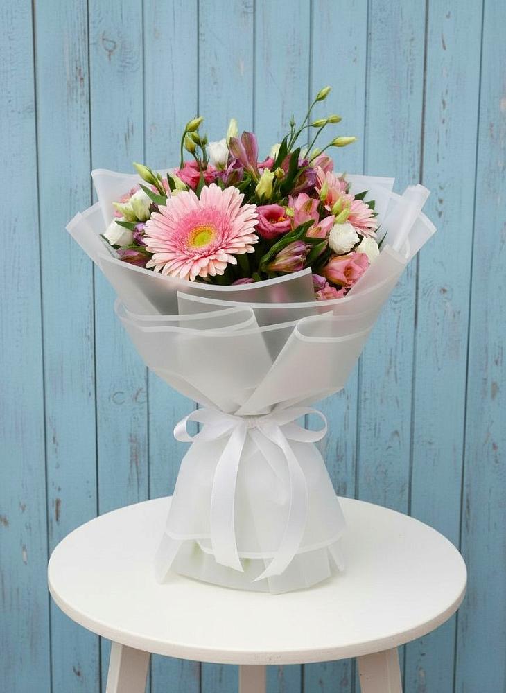 Букет цветов из: Герберы, Альстромерии и Лизиантусы в Дединово