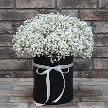 Цветочная композиция из Гипсофила в шляпной коробке в Дединово