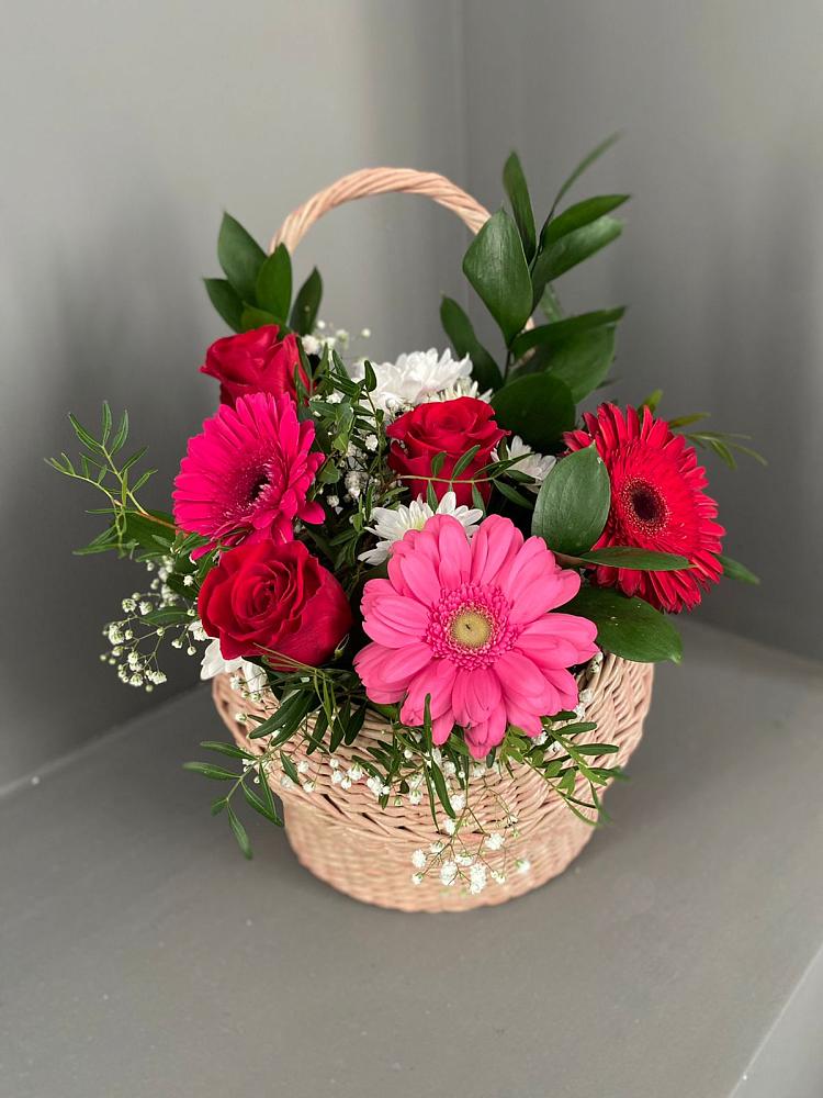 Цветочная композиция из Розы, Хризантемы и Герберы в корзине в Дединово