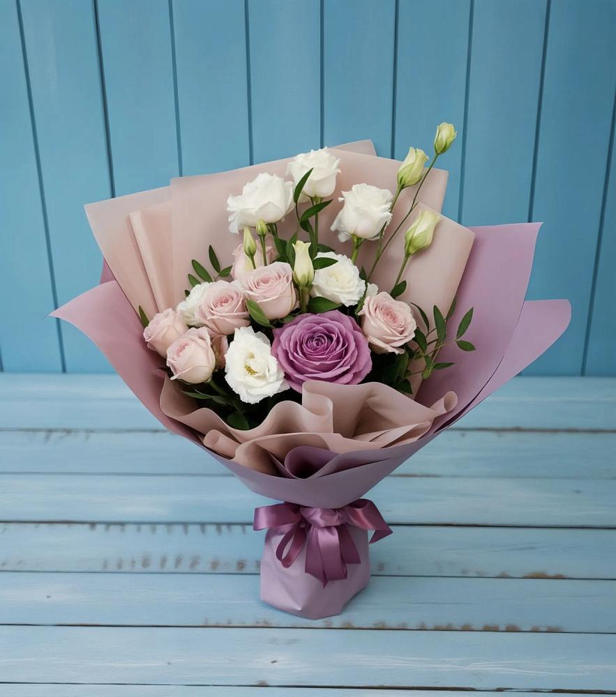 Букет цветов из: Розы и Лизиантусы в Дединово